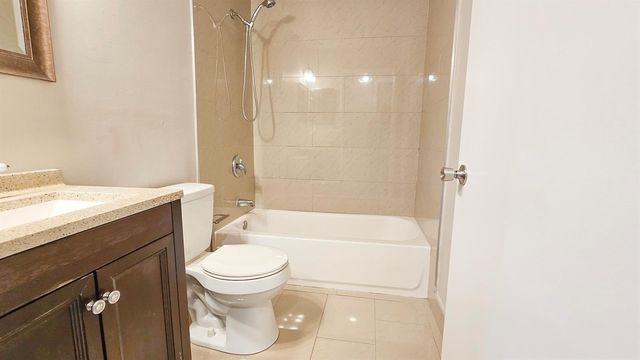 416 Lakeside Drive 129, Margate, FL 33063