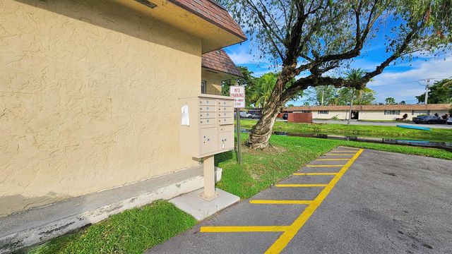 416 Lakeside Drive 129, Margate, FL 33063