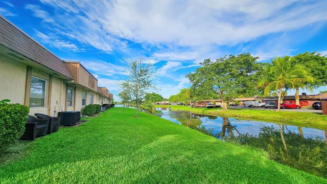 416 Lakeside Drive 129, Margate, FL 33063