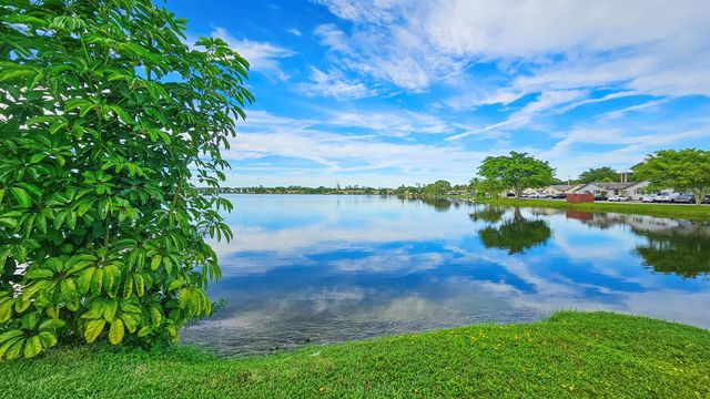 416 Lakeside Drive 129, Margate, FL 33063