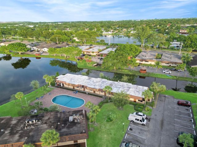 416 Lakeside Drive 129, Margate, FL 33063