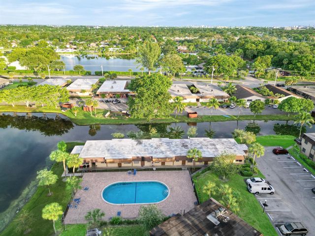 416 Lakeside Drive 129, Margate, FL 33063