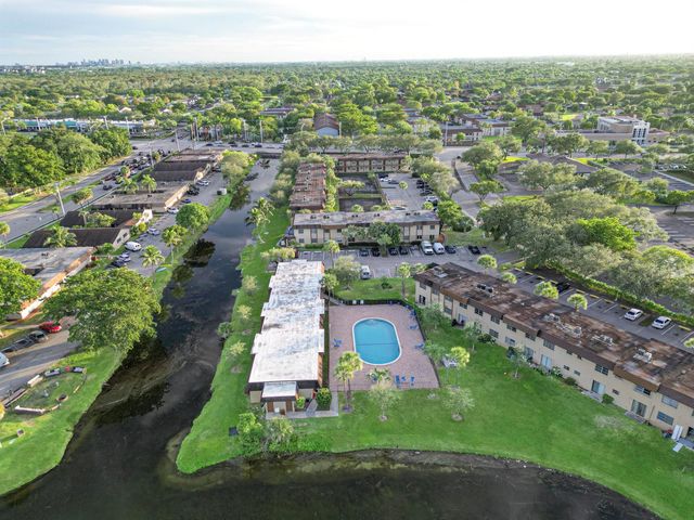 416 Lakeside Drive 129, Margate, FL 33063