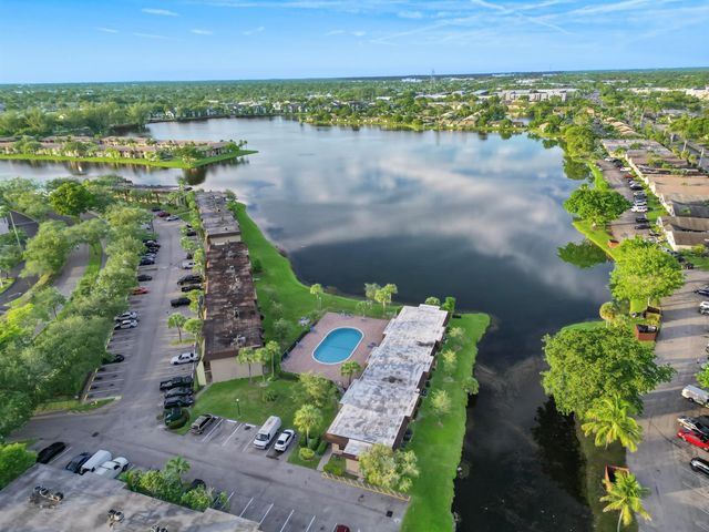 416 Lakeside Drive 129, Margate, FL 33063