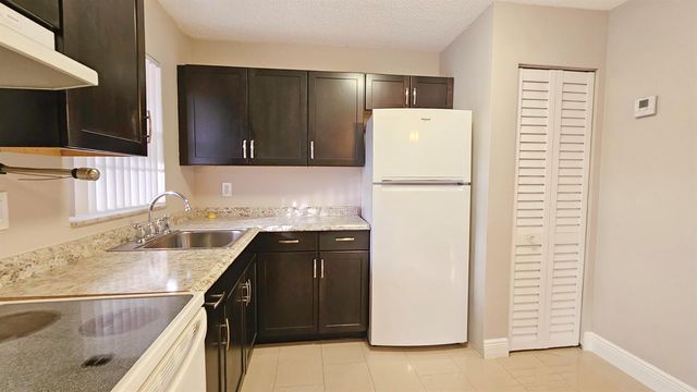 416 Lakeside Drive 129, Margate, FL 33063