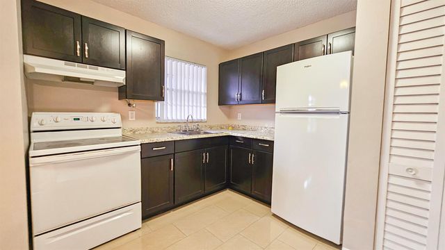 416 Lakeside Drive 129, Margate, FL 33063