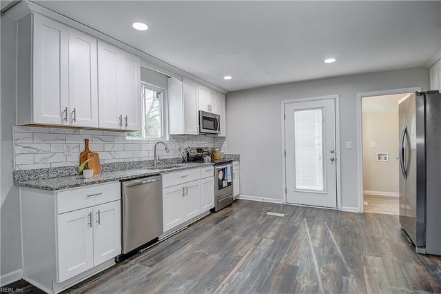 20 Jordan LN, Portsmouth, VA 23703