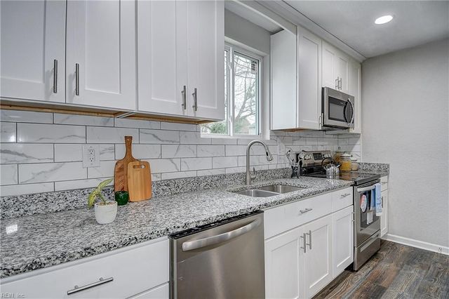 20 Jordan LN, Portsmouth, VA 23703