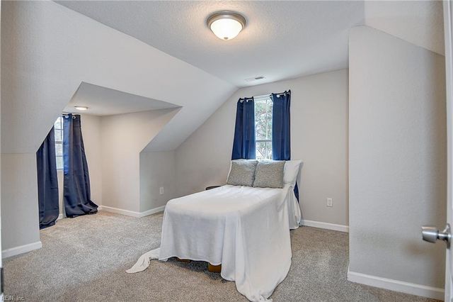 20 Jordan LN, Portsmouth, VA 23703