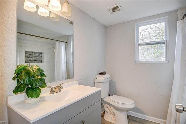 20 Jordan LN, Portsmouth, VA 23703