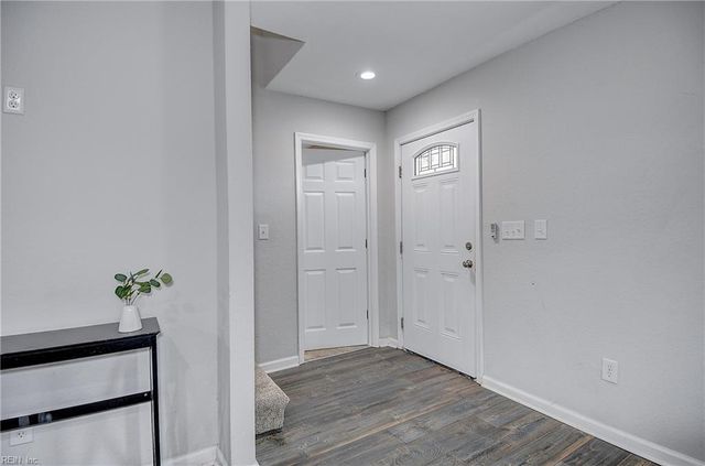 20 Jordan LN, Portsmouth, VA 23703