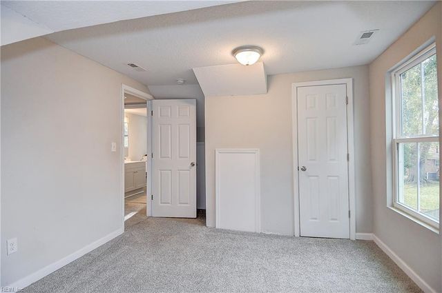 20 Jordan LN, Portsmouth, VA 23703