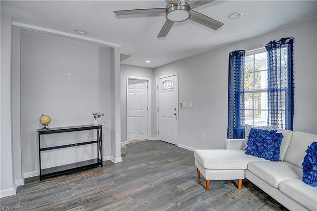 20 Jordan LN, Portsmouth, VA 23703