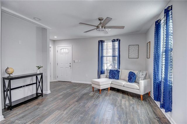 20 Jordan LN, Portsmouth, VA 23703