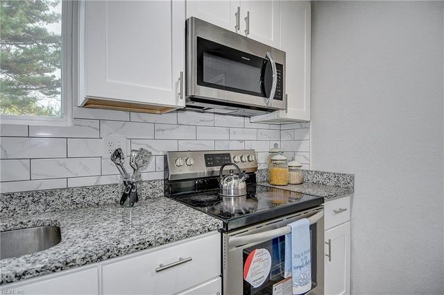 20 Jordan LN, Portsmouth, VA 23703