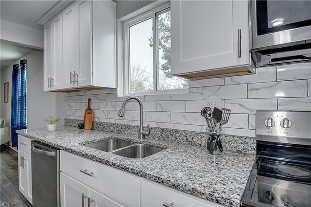 20 Jordan LN, Portsmouth, VA 23703