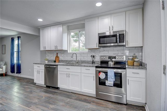 20 Jordan LN, Portsmouth, VA 23703