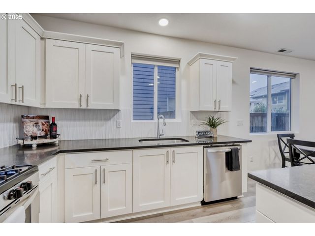 847 S 23RD Ave, Cornelius, OR 97113