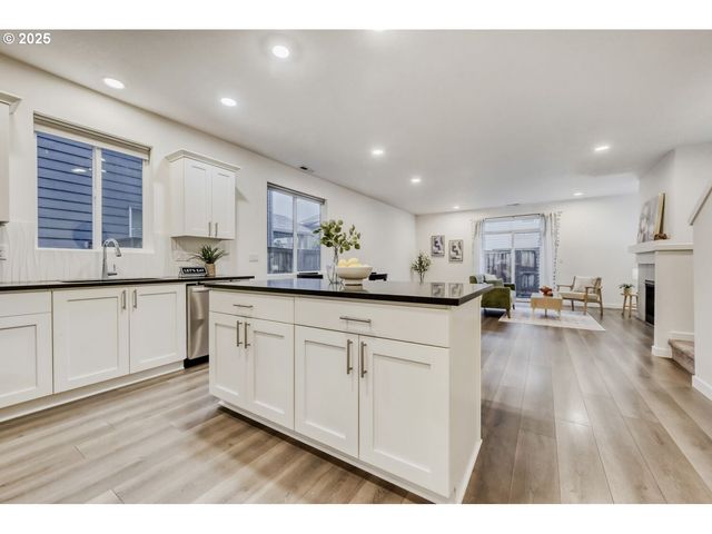 847 S 23RD Ave, Cornelius, OR 97113