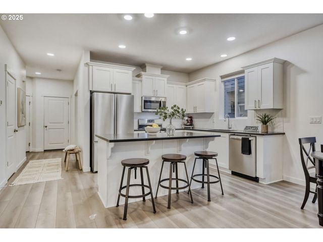 847 S 23RD Ave, Cornelius, OR 97113