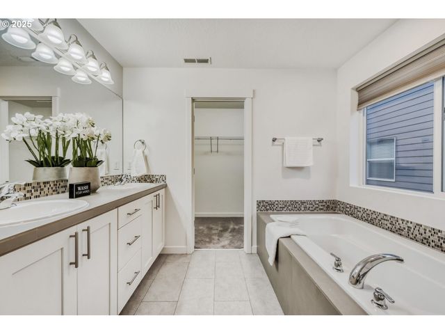 847 S 23RD Ave, Cornelius, OR 97113