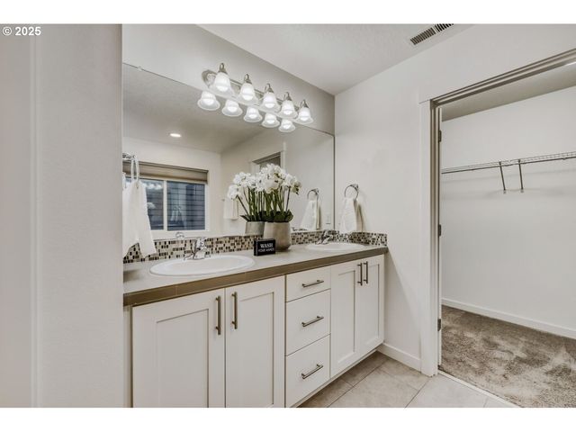 847 S 23RD Ave, Cornelius, OR 97113