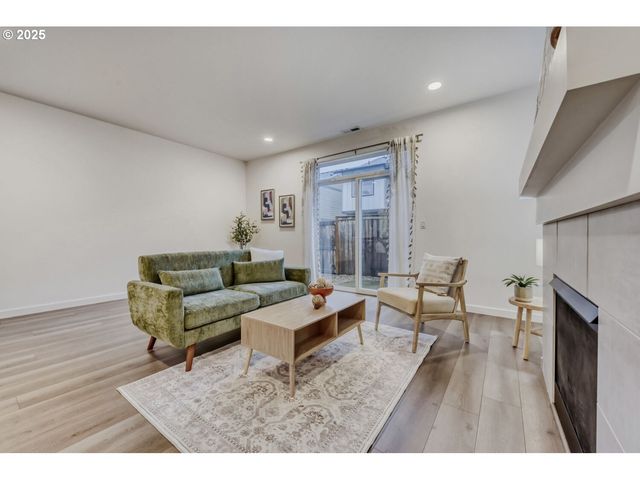 847 S 23RD Ave, Cornelius, OR 97113