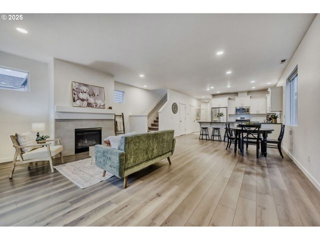 847 S 23RD Ave, Cornelius, OR 97113