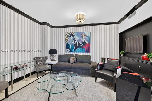 21050 Point Pl 403, Aventura, FL 33180