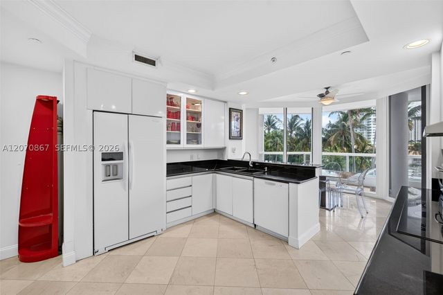 21050 Point Pl 403, Aventura, FL 33180