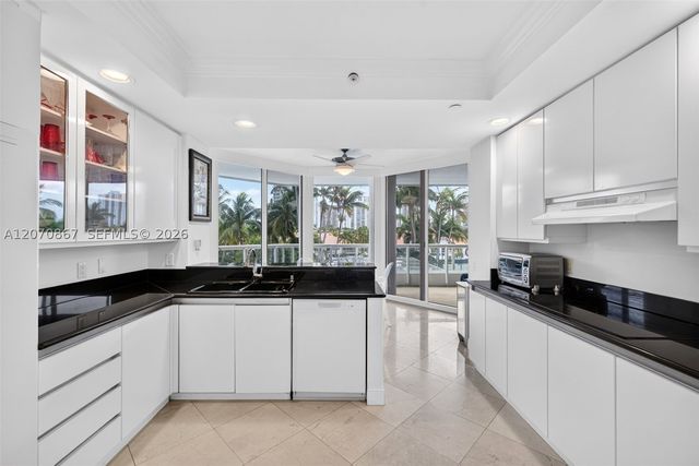 21050 Point Pl 403, Aventura, FL 33180