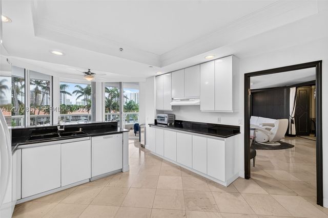 21050 Point Pl 403, Aventura, FL 33180