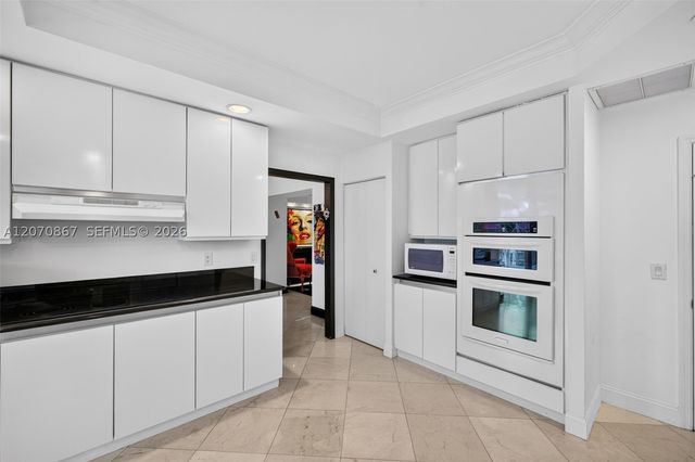 21050 Point Pl 403, Aventura, FL 33180