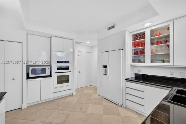 21050 Point Pl 403, Aventura, FL 33180