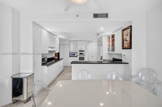21050 Point Pl 403, Aventura, FL 33180