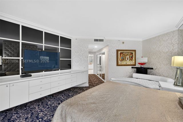 21050 Point Pl 403, Aventura, FL 33180