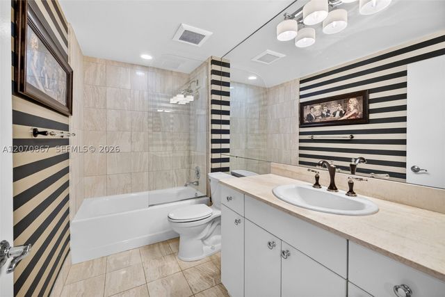 21050 Point Pl 403, Aventura, FL 33180