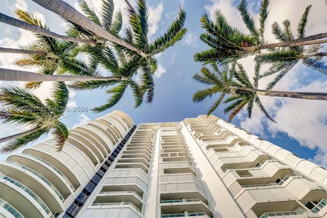 21050 Point Pl 403, Aventura, FL 33180