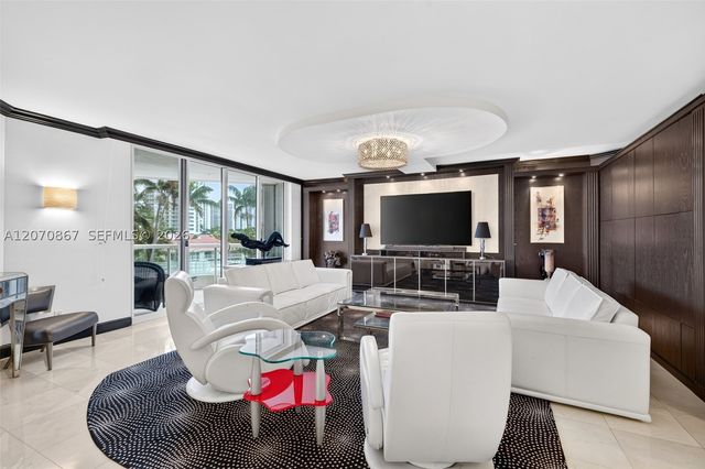 21050 Point Pl 403, Aventura, FL 33180