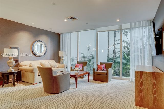 21050 Point Pl 403, Aventura, FL 33180