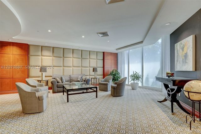 21050 Point Pl 403, Aventura, FL 33180