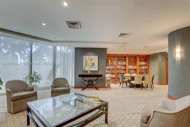 21050 Point Pl 403, Aventura, FL 33180