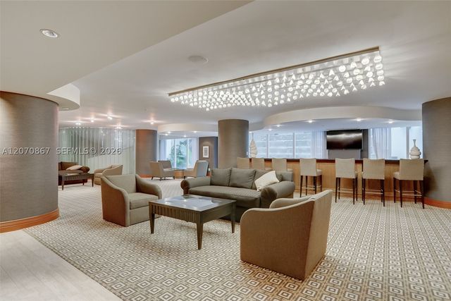 21050 Point Pl 403, Aventura, FL 33180