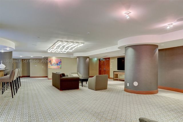 21050 Point Pl 403, Aventura, FL 33180