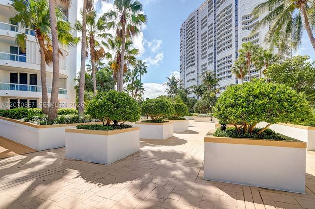 21050 Point Pl 403, Aventura, FL 33180