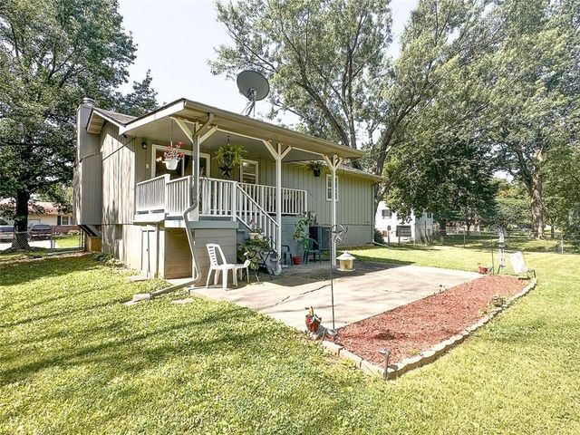 901 E Willow Street, Clinton, MO 64735