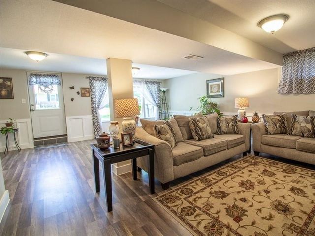 901 E Willow Street, Clinton, MO 64735