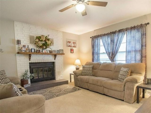 901 E Willow Street, Clinton, MO 64735