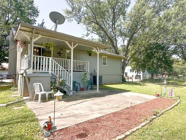 901 E Willow Street, Clinton, MO 64735
