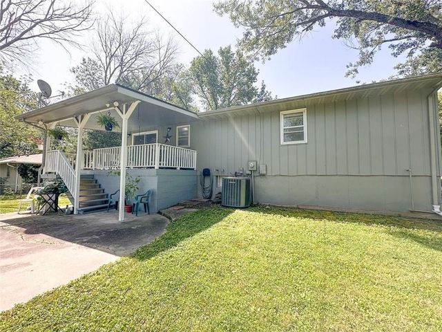 901 E Willow Street, Clinton, MO 64735